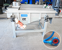 降溫直線振動篩分為水冷降溫與風冷降溫兩種，兩種不同降溫方式的選擇取決于物料本身和用戶需要降到多少度以及投資成本的考慮。