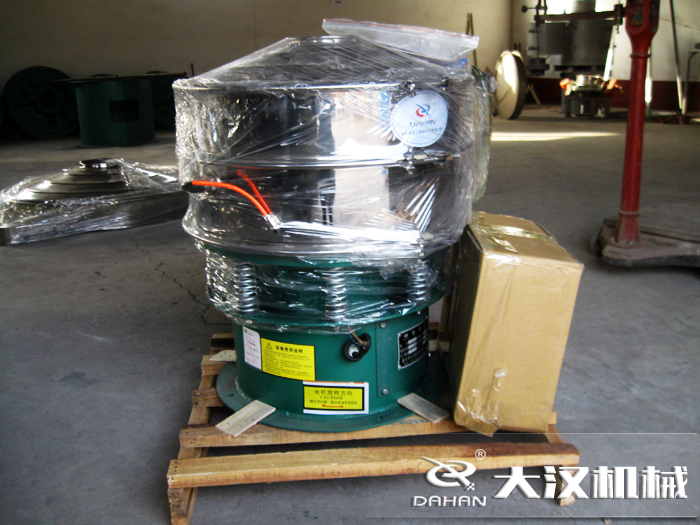 三氯蔗糖粉超聲波振動篩采用不銹鋼+碳鋼材質的產品能夠更好的節省成本，同時能夠達到想要的篩分效果。