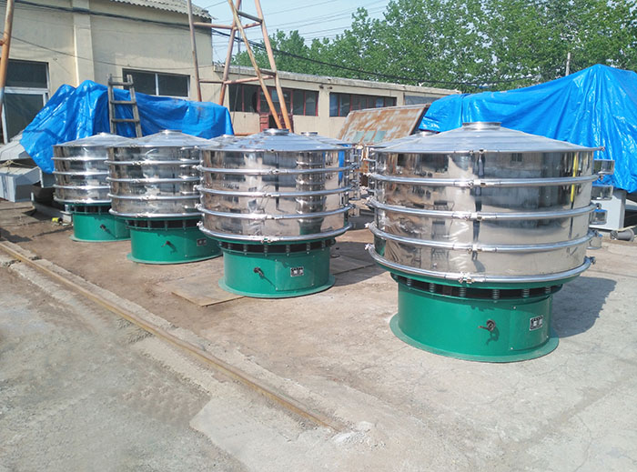 直徑1500mm振動篩特點：該產品的尺寸較大篩分量多。