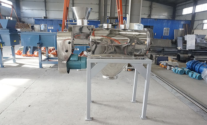 氣旋篩分機與氣流篩分機的篩分原理基本相似，所以針對于其旋篩分機的篩分壓力。會比氣流篩分機的壓力要大一些。