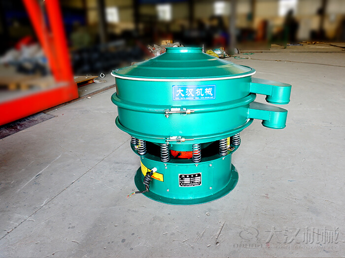 圓形振動篩采用碳鋼材質價格便宜,使用便利,篩分效果好。