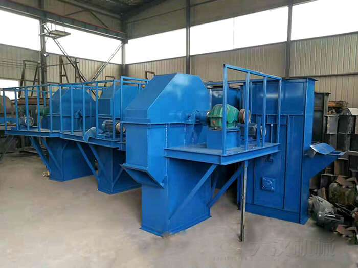 TD斗式提升機產品概述:屬于向上式的料斗式的垂直運動,能夠完成較高距離的提升。